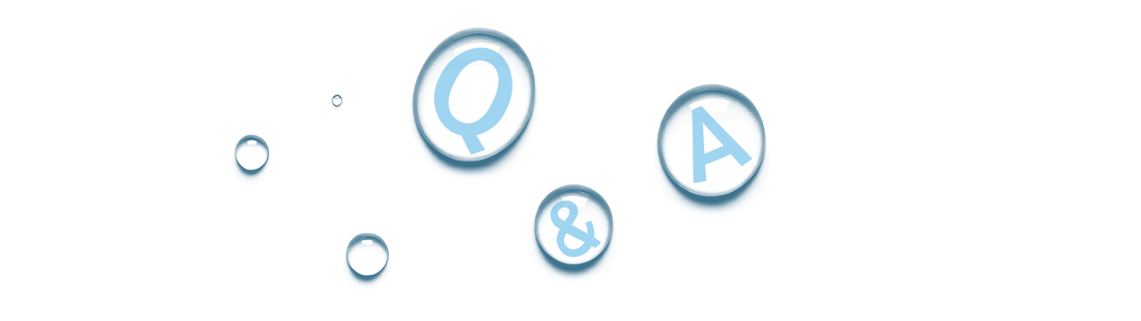 水の雫の中にQ、&、Aの文字が浮かんでいるイメージ写真